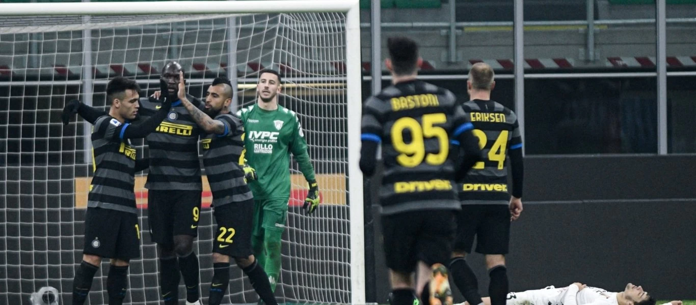 Serie A: Παραμένει στο κυνήγι της Μίλαν η Ίντερ - «Διέλυσε» με 4-0 την Μπενεβέντο